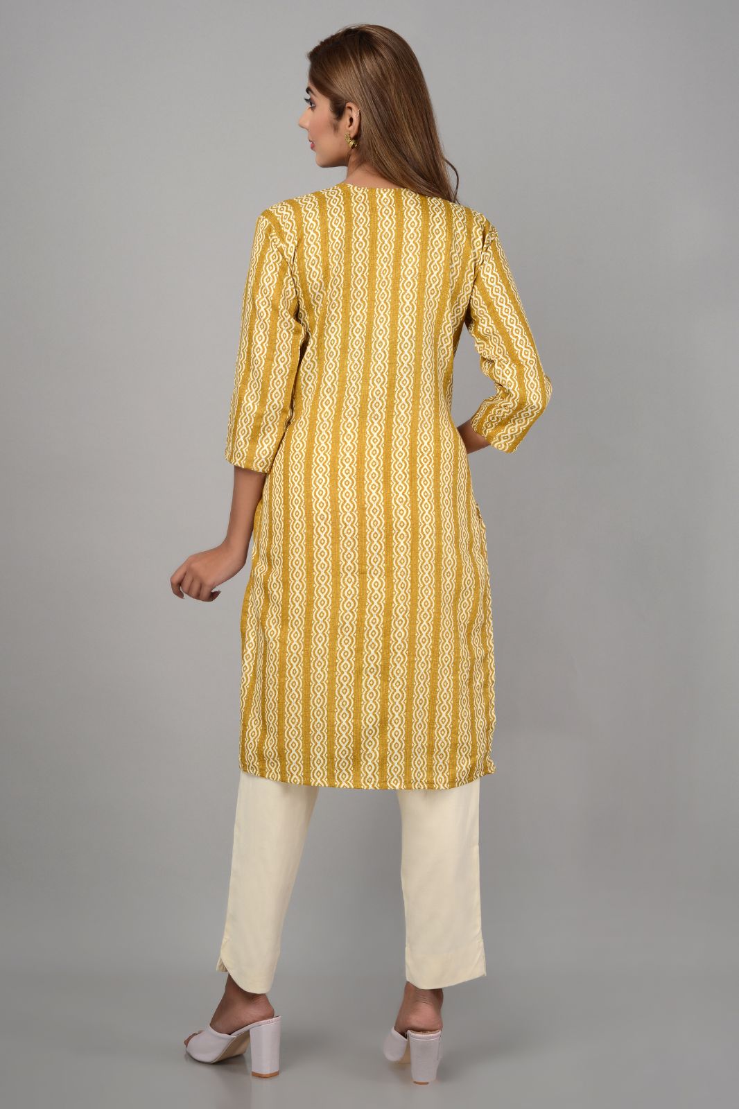 Ethenic Wear Round Neck Casual Straight Kurta (Yellow,XL)